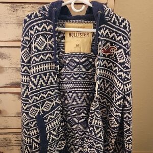 Hollister Men's Blue and White Patterned Knit Sweater